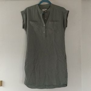 Vineyard Vines t-shirt style dress.